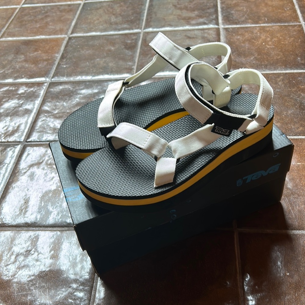 Teva flatform worn once size 10